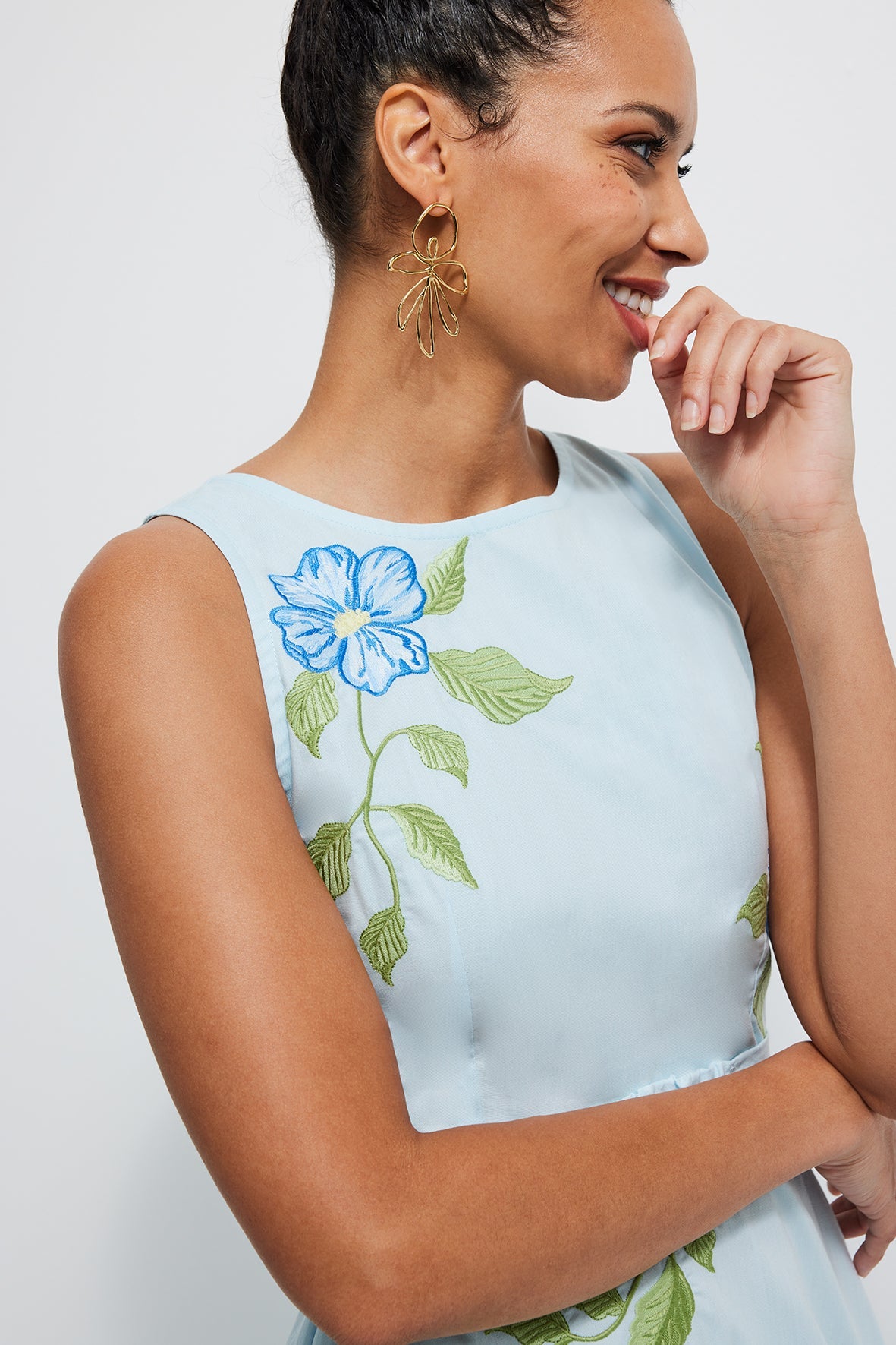 Fanm Mon Floral Embroidery Detail