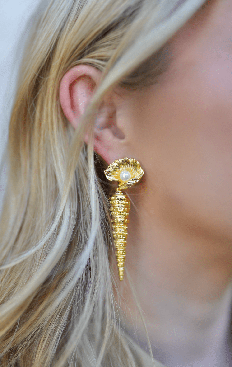 Nicola Bathie Jewelry Earrings Golden Seashell & Pearl Drop