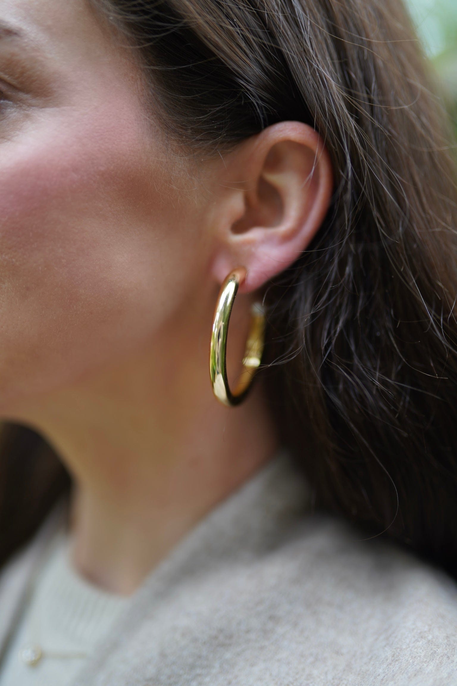 Nicola Bathie Jewelry Earrings Medium Chunky golden hoops + pearl