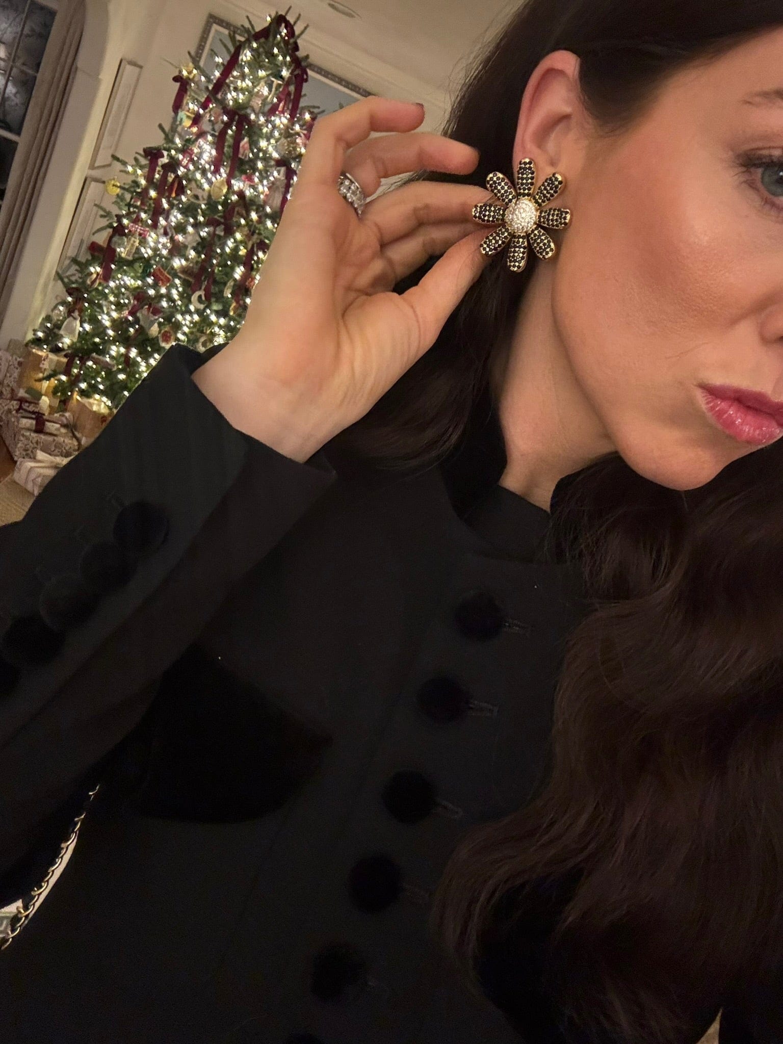Nicola Bathie Jewelry Earrings Noir & Blanc Mismatch Daisy Stud