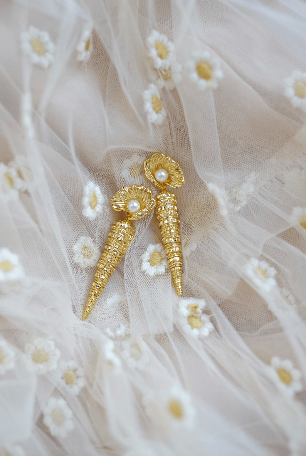 Nicola Bathie Jewelry Earrings Golden Seashell & Pearl Drop