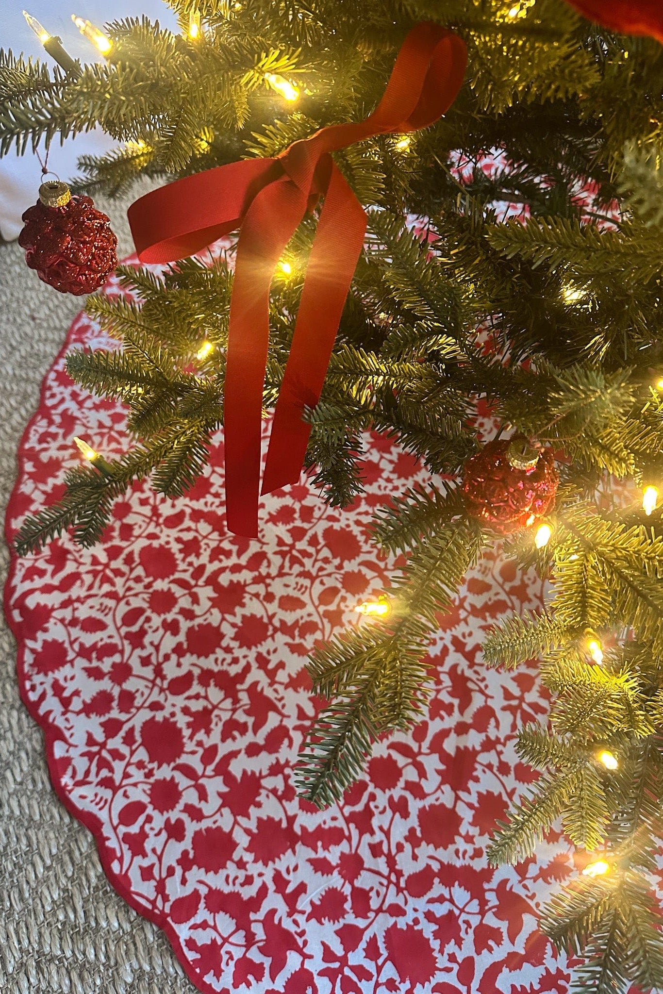 SARA KHATIB DESIGN Tree Skirt BRIGHT CRANBERRY BLOSSOM TREE SKIRT