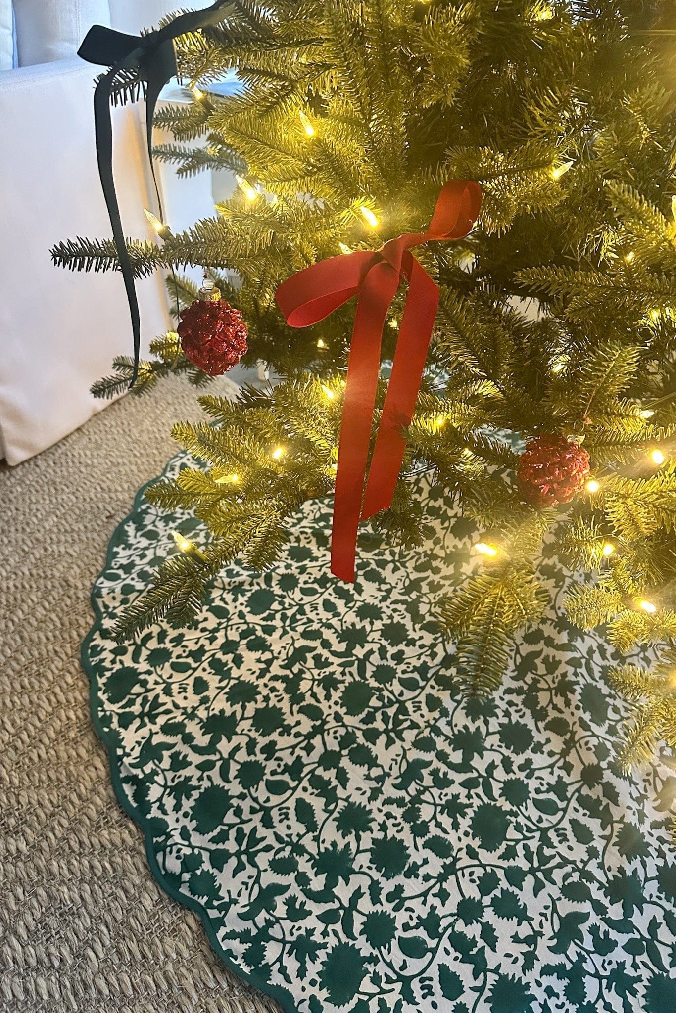 SARA KHATIB DESIGN Tree Skirt FESTIVE FOREST BLOSSOM TREE SKIRT
