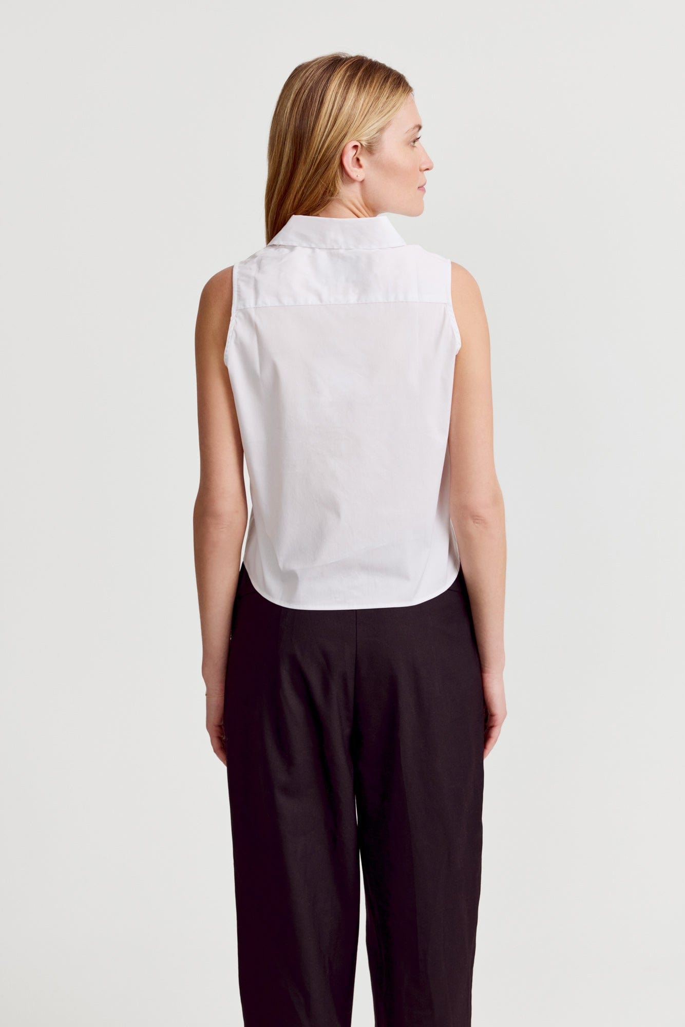 The Shirt Tops The Boxy Cropped Sleeveless Shirt